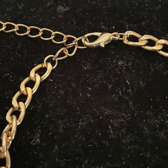 8” gold tone Figaro chain link bracelet with 2” extender - Picture 4 of 7